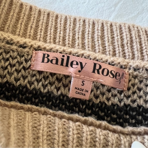 Geometric Sweater - Picture 4 of 4